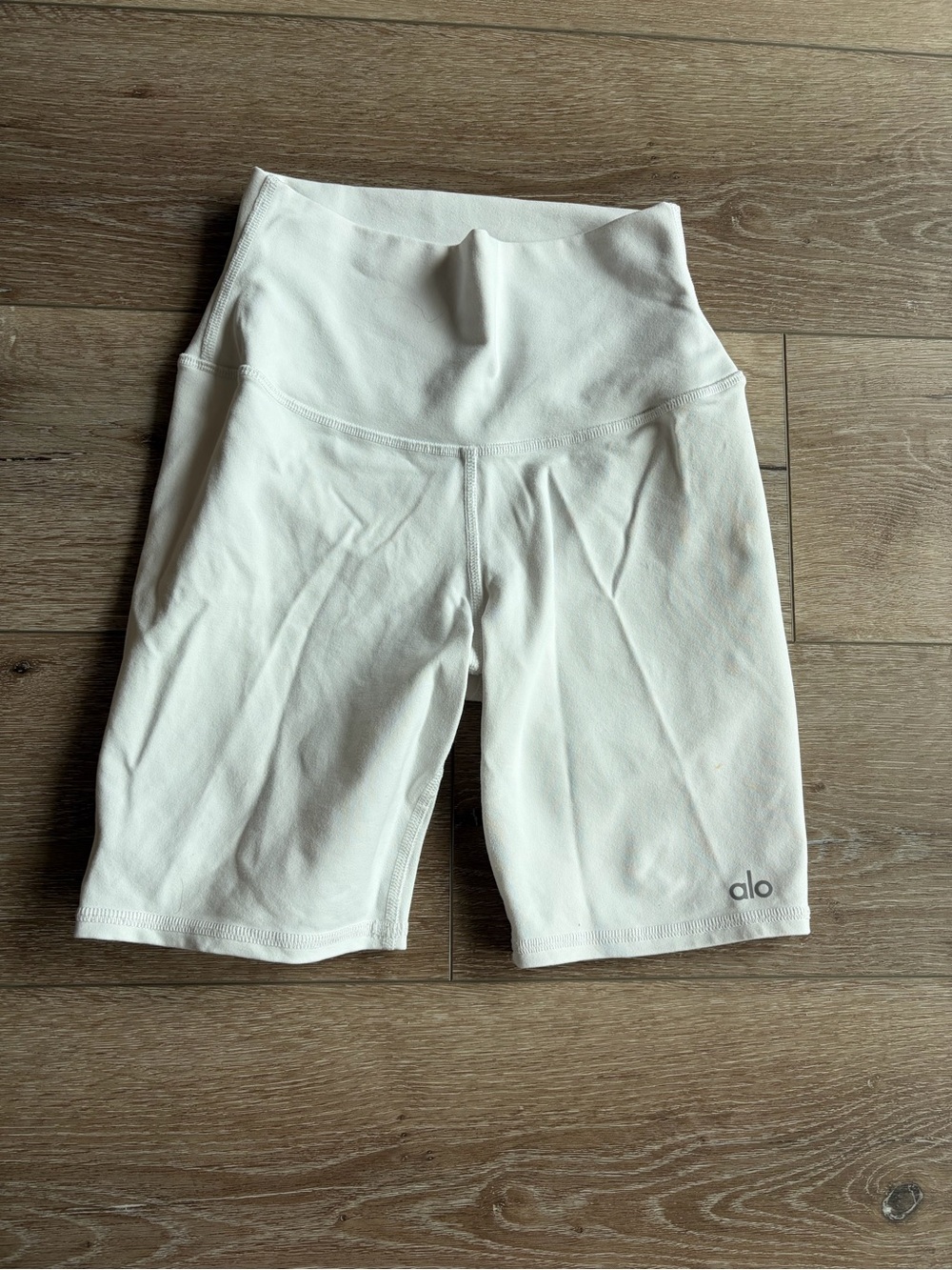 ALO Yoga White High-Rise Bike Shorts sz. XS